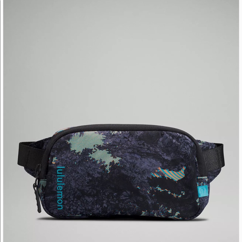 NWT Lululemon Mini Belt bag